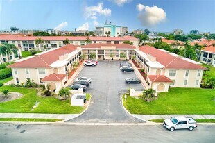 10280 Imperial Point Dr W in Largo, FL - Building Photo