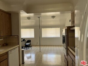 5604 Chariton Ave in Los Angeles, CA - Building Photo - Building Photo