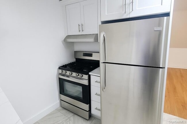 308 40th St in Lindenhurst, NY - Building Photo - Building Photo
