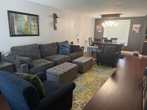 5305 NW Wickiup Way in Portland, OR - Building Photo - Building Photo