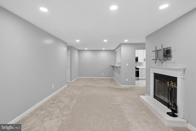 10114 Oakton Terrace Rd in Oakton, VA - Building Photo - Building Photo