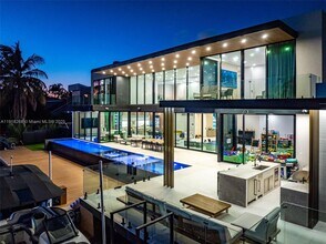 1102 Washington St in Hollywood, FL - Building Photo - Building Photo