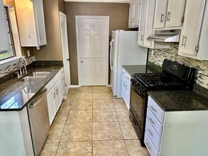 5855-5852 Appletree Dr in Mobile, AL - Foto de edificio - Building Photo