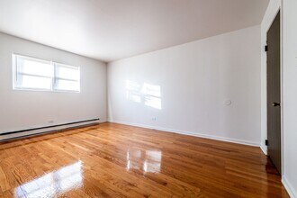 2110 S 5th Ave Maywood, IL 60153 in Maywood, IL - Foto de edificio - Building Photo