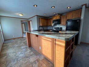 2021 Lark Ln NW in Stewartville, MN - Foto de edificio - Building Photo