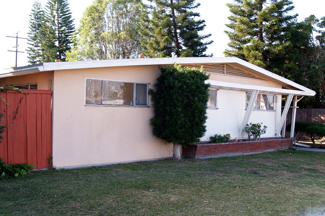 1172 1174 W. Valencia Dr in Fullerton, CA - Building Photo