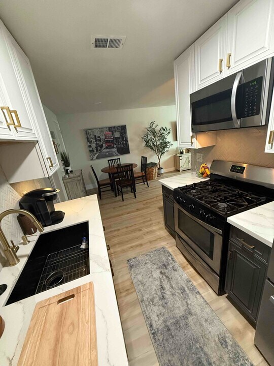 4752 Greenholme Dr in Sacramento, CA - Building Photo
