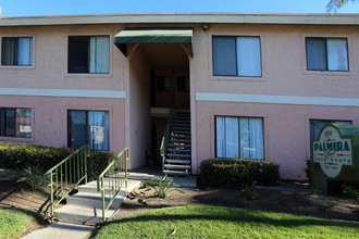 Palmira Village Apartments in San Diego, CA - Foto de edificio - Building Photo