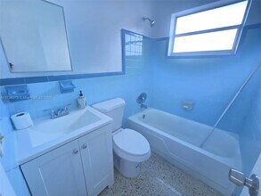 11040 SW 4th St, Unit 2 in Miami, FL - Building Photo - Building Photo