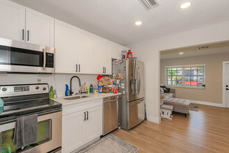 1449 SE 4th Ave in Deerfield Beach, FL - Building Photo - Interior Photo