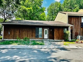 1426 E Tanners Creek Dr