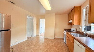 2426 Eagle Ave in Alameda, CA - Building Photo - Building Photo