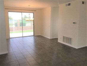 2209 N 135th Dr in Goodyear, AZ - Foto de edificio - Building Photo