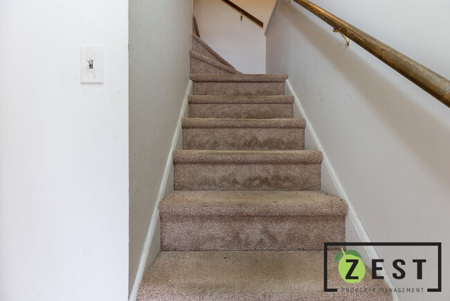 214 Woodsboro Dr, Unit 214 Woodsboro - Upper in Royal Oak, MI - Building Photo - Building Photo