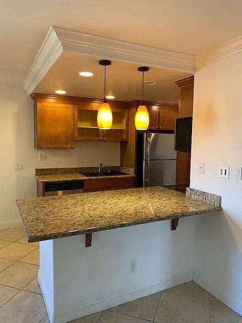 208 Woodland Pkwy in San Marcos, CA - Foto de edificio - Building Photo