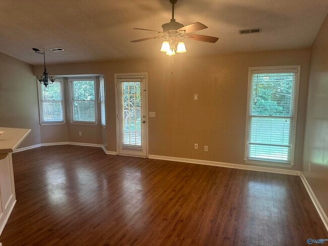 136 Hollington Dr NE in Huntsville, AL - Building Photo - Building Photo