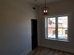1741 W Chicago Ave, Unit 1R in Chicago, IL - Building Photo - Building Photo