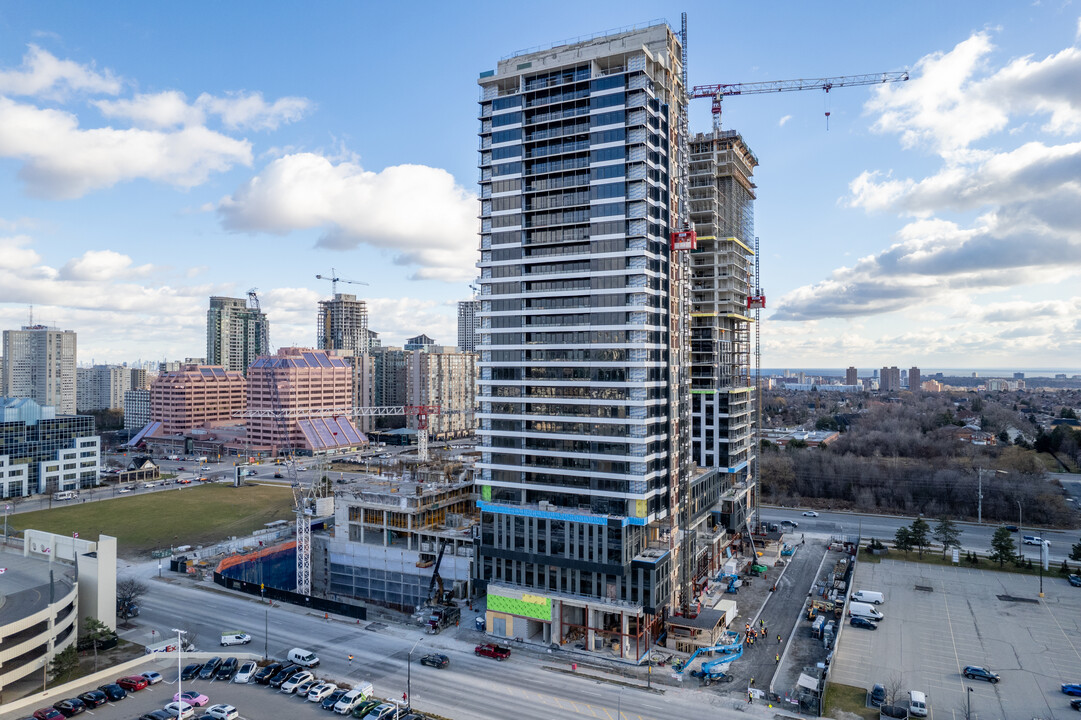 Building B in Mississauga, ON - Building Photo