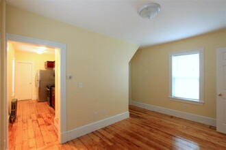 6 White Street Pl, Unit R in Cambridge, MA - Building Photo - Building Photo
