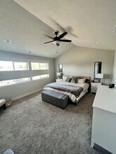 1001 Keystone Loop NE in Keizer, OR - Building Photo - Building Photo