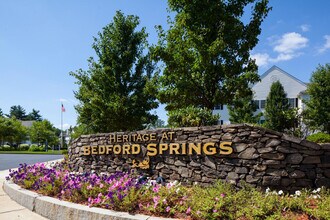 Heritage at Bedford Springs in Bedford, MA - Foto de edificio - Building Photo