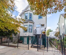 2112 N Campbell Ave, Unit GARDEN in Chicago, IL - Building Photo - Building Photo