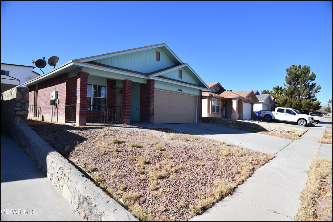 12496 Sombra Fuerte Dr in El Paso, TX - Foto de edificio