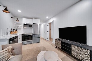 505 E Travis St in San Antonio, TX - Building Photo