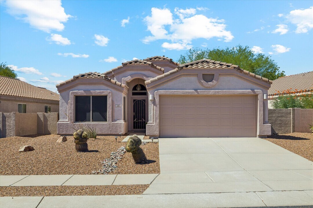 2311 N Creek Vista Dr in Tucson, AZ - Foto de edificio