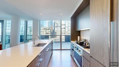 635 W 59th St in New York, NY - Building Photo - Building Photo