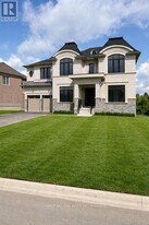 171 Timberline Trail in Aurora, ON - Building Photo