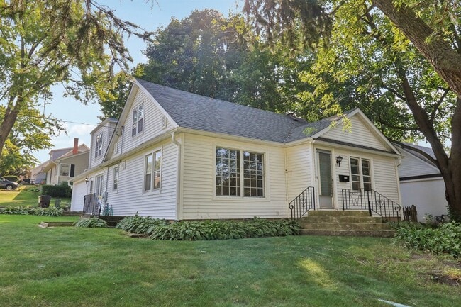 1514 N Freund Ave in McHenry, IL - Building Photo - Building Photo