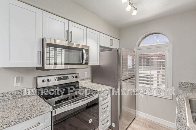 10610 S 48th St in Phoenix, AZ - Building Photo - Building Photo