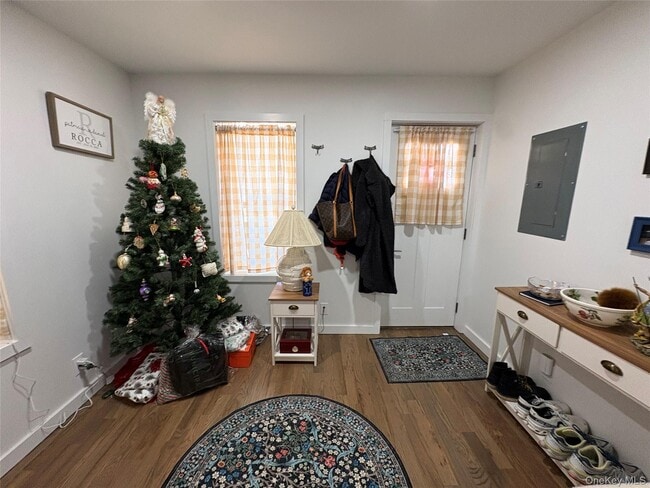 46 Maxwell Ave in Oyster Bay, NY - Building Photo - Building Photo