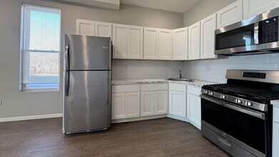 275 S 56th St in Philadelphia, PA - Building Photo - Building Photo