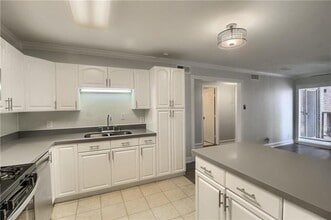 1304 Summit St in Austin, TX - Building Photo - Building Photo