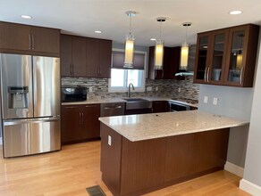 283 C St, Unit 1 in Boston, MA - Foto de edificio - Building Photo