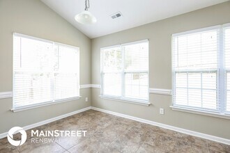 604 Walnut Crossing Dr in Whitsett, NC - Foto de edificio - Building Photo