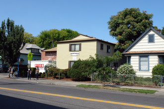 Dominique Apartments in Portland, OR - Building Photo - Building Photo