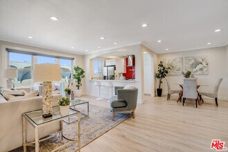 11670 W Sunset Blvd, Unit 307 in Los Angeles, CA - Building Photo - Building Photo