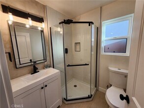 18252 Saticoy St in Los Angeles, CA - Building Photo - Building Photo