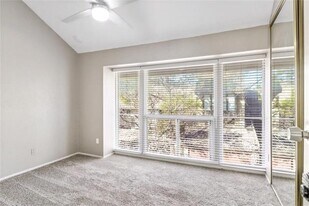 4531 N O'Connor Rd in Irving, TX - Building Photo