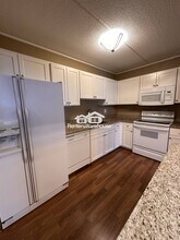 10401 Cedar Lk Rd S, Unit Unit 505 in Minnetonka, MN - Foto de edificio - Building Photo