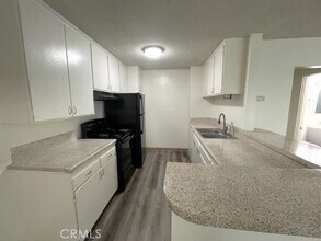 685 E Vista Chino, Unit 2 in Palm Springs, CA - Building Photo - Building Photo