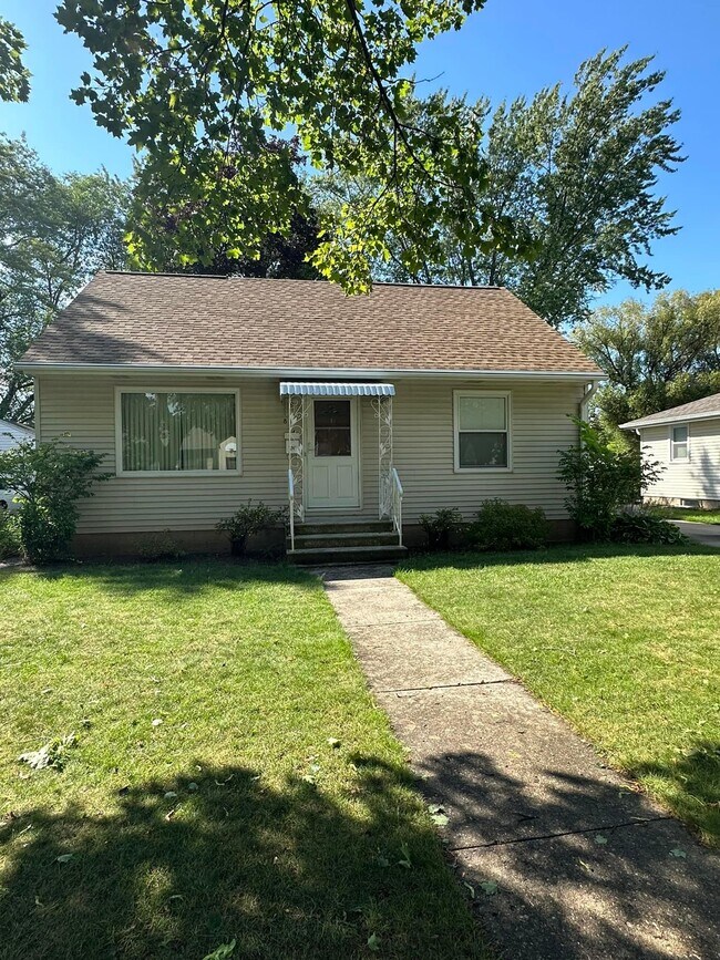 834 Redwood Dr Rentals in Green Bay, WI