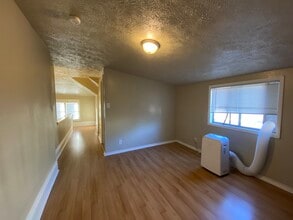 319 E Baldwin Ave in Spokane, WA - Foto de edificio - Building Photo