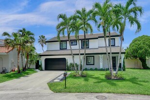 2800 W Aviary Dr in Hollywood, FL - Building Photo