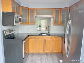 35 Seaside Ave in Stamford, CT - Building Photo - Building Photo