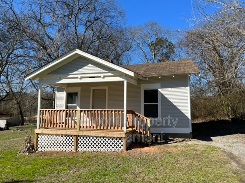 108 1st St in Rossville, GA - Building Photo