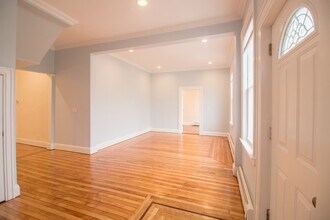 74 Burnett Ave, Unit 1 in Maplewood, NJ - Foto de edificio - Building Photo